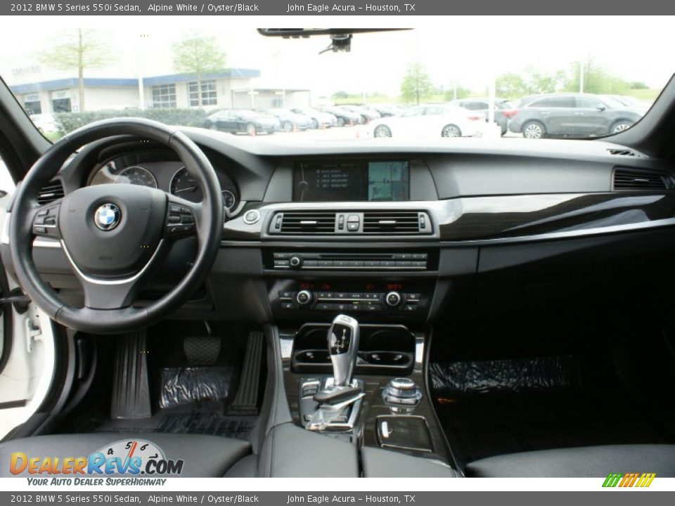 2012 BMW 5 Series 550i Sedan Alpine White / Oyster/Black Photo #28