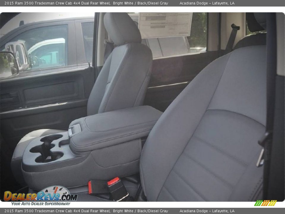 2015 Ram 3500 Tradesman Crew Cab 4x4 Dual Rear Wheel Bright White / Black/Diesel Gray Photo #5