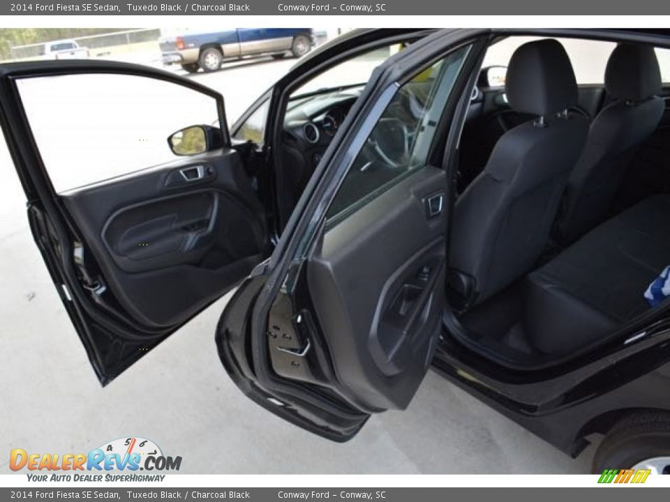 2014 Ford Fiesta SE Sedan Tuxedo Black / Charcoal Black Photo #11