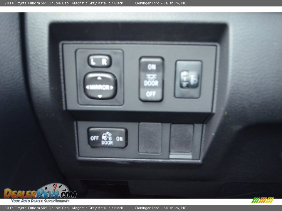 2014 Toyota Tundra SR5 Double Cab Magnetic Gray Metallic / Black Photo #23