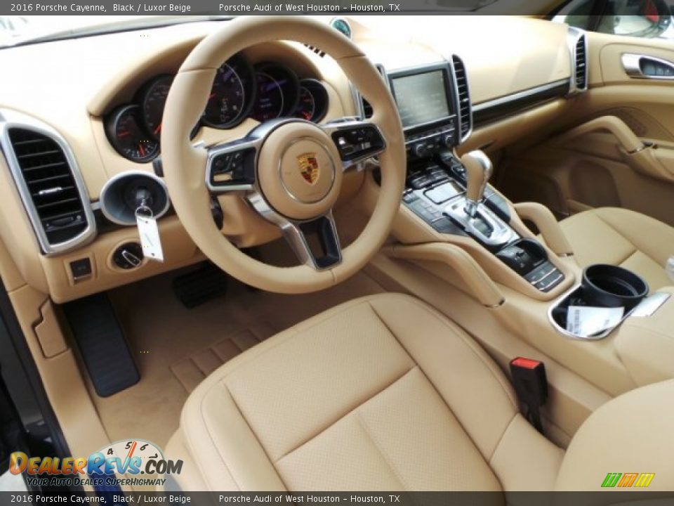 Luxor Beige Interior - 2016 Porsche Cayenne  Photo #11