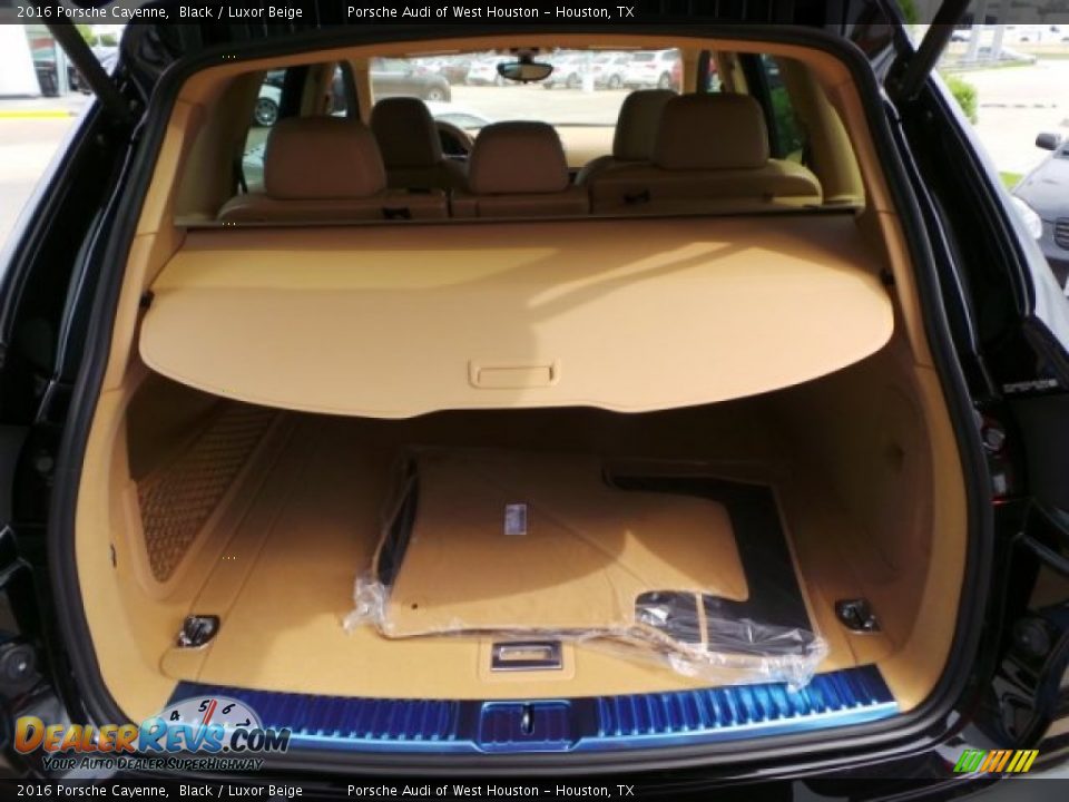 2016 Porsche Cayenne  Trunk Photo #29