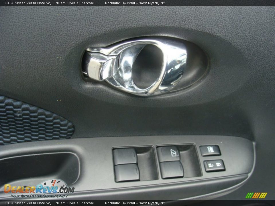 2014 Nissan Versa Note SV Brilliant Silver / Charcoal Photo #8