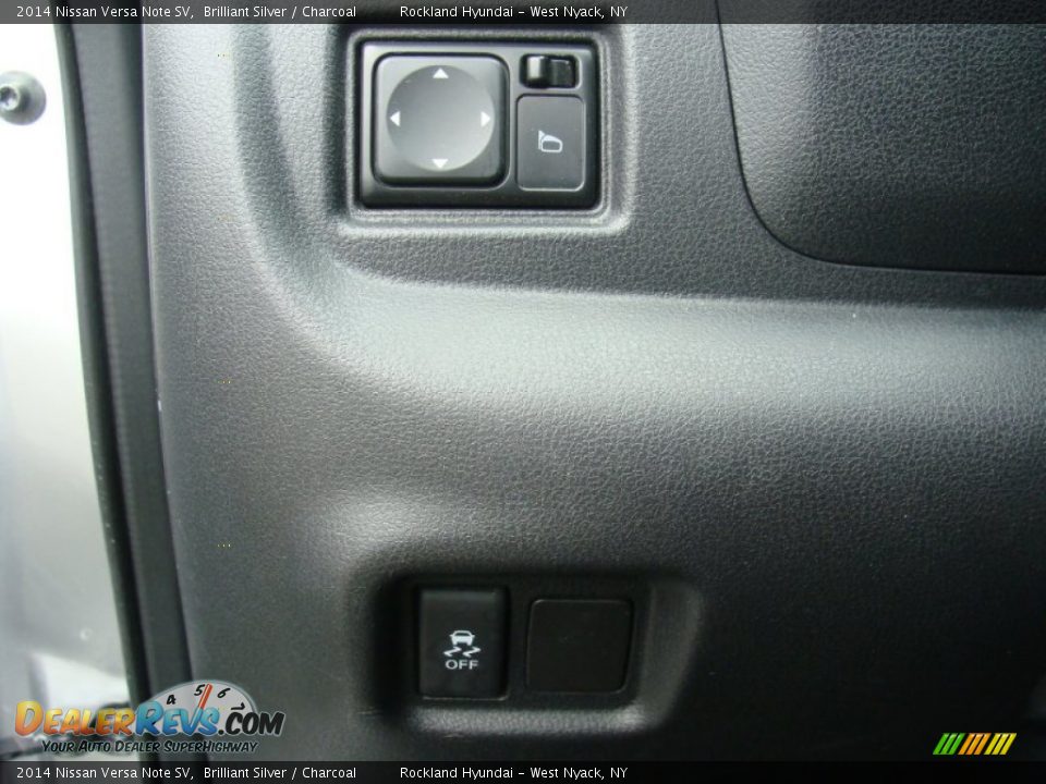 2014 Nissan Versa Note SV Brilliant Silver / Charcoal Photo #12