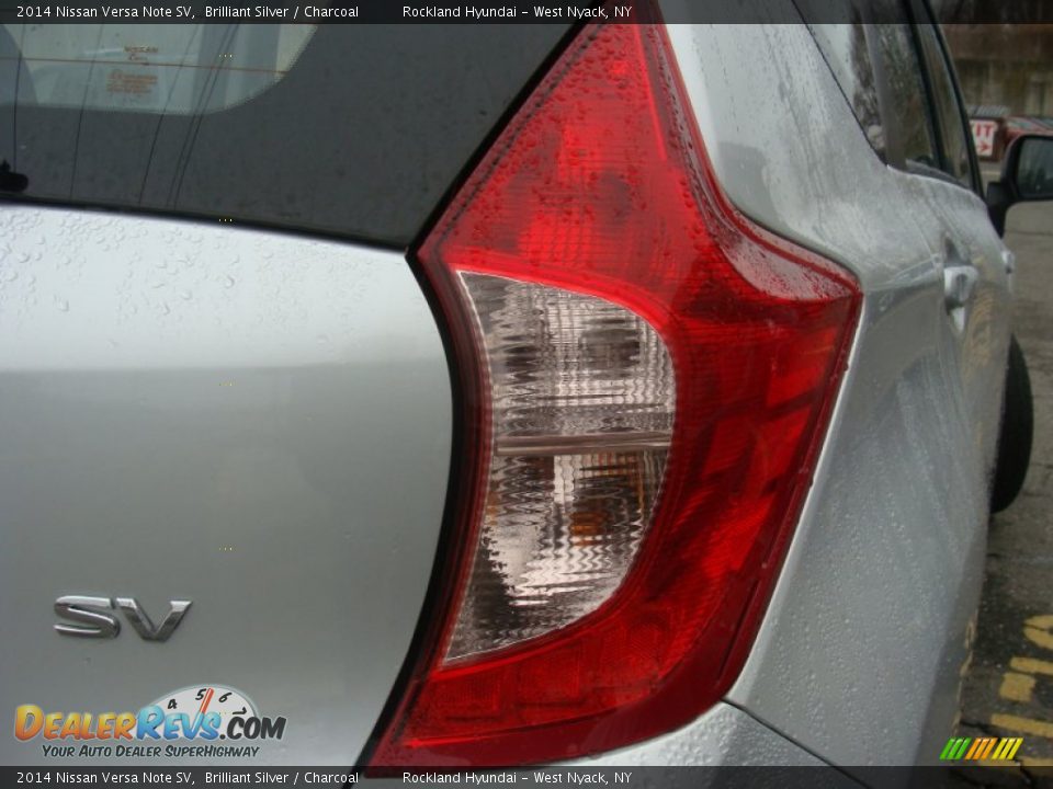 2014 Nissan Versa Note SV Brilliant Silver / Charcoal Photo #21