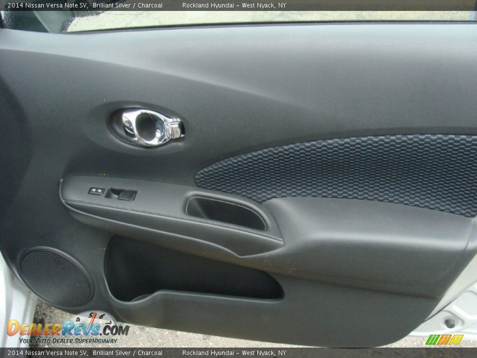 2014 Nissan Versa Note SV Brilliant Silver / Charcoal Photo #23