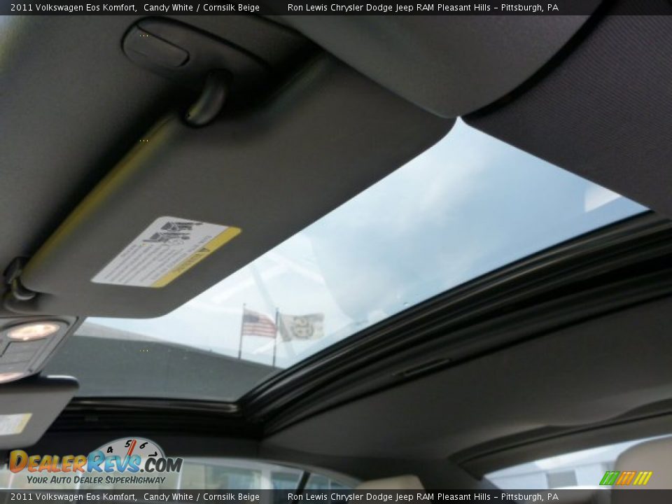 2011 Volkswagen Eos Komfort Candy White / Cornsilk Beige Photo #13