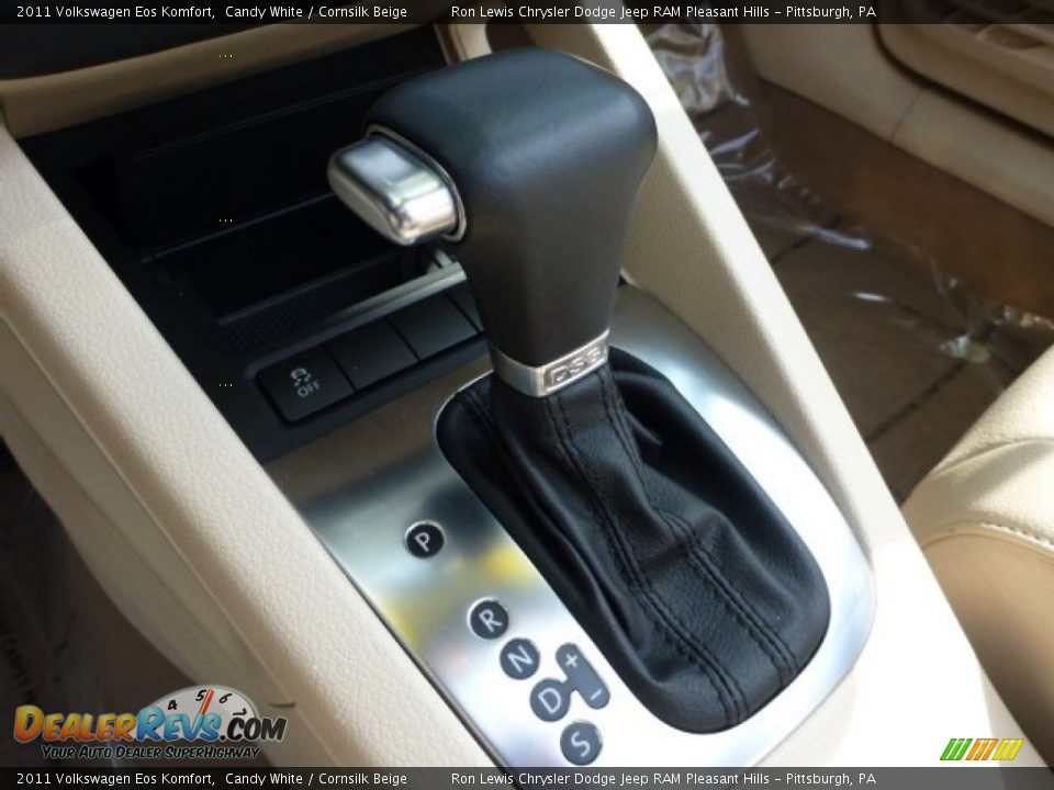 2011 Volkswagen Eos Komfort Candy White / Cornsilk Beige Photo #17