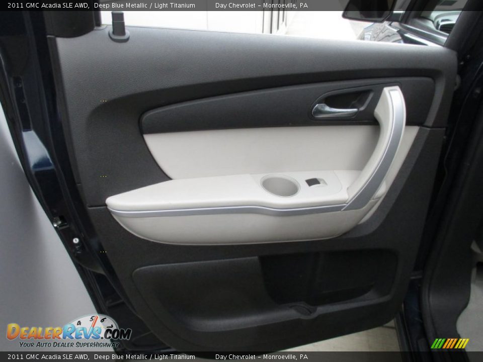 Door Panel of 2011 GMC Acadia SLE AWD Photo #22