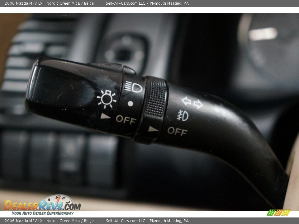 Controls of 2006 Mazda MPV LX Photo #21