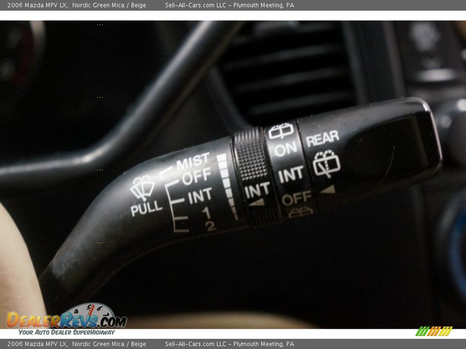 Controls of 2006 Mazda MPV LX Photo #22