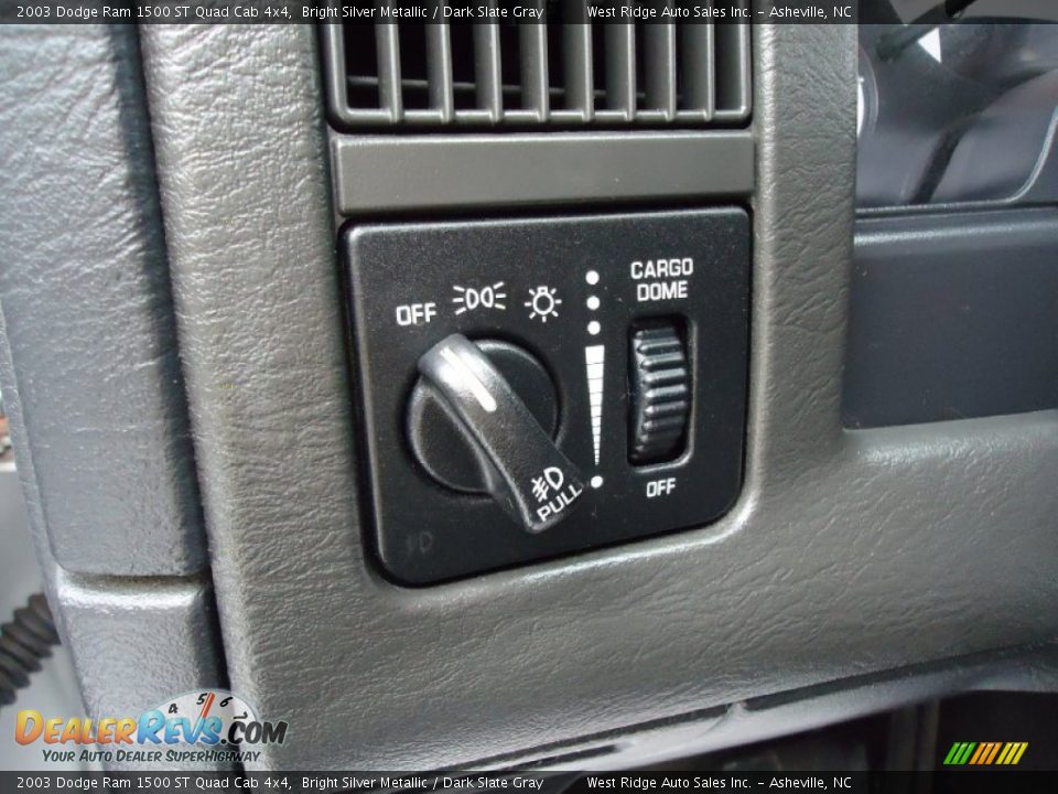 Controls of 2003 Dodge Ram 1500 ST Quad Cab 4x4 Photo #20