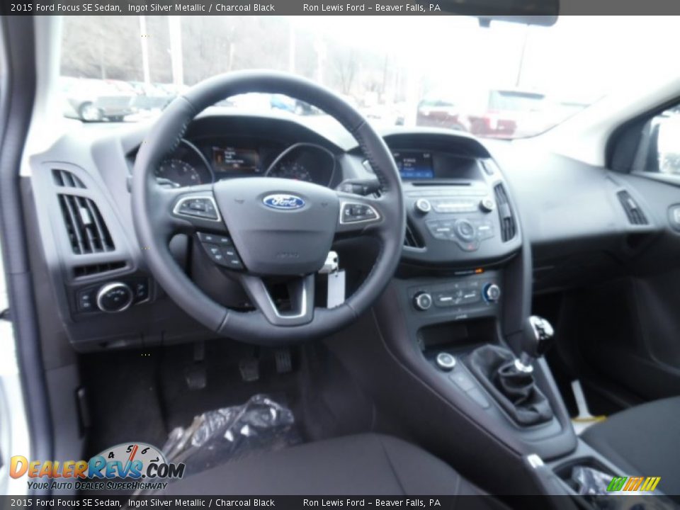 2015 Ford Focus SE Sedan Ingot Silver Metallic / Charcoal Black Photo #13