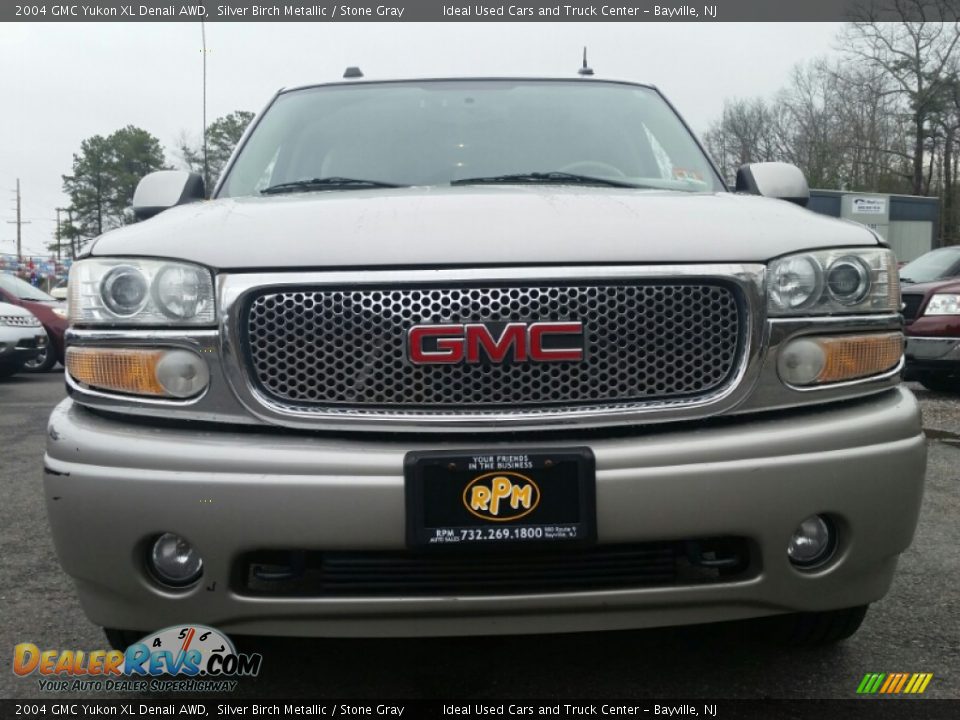 2004 GMC Yukon XL Denali AWD Silver Birch Metallic / Stone Gray Photo #4