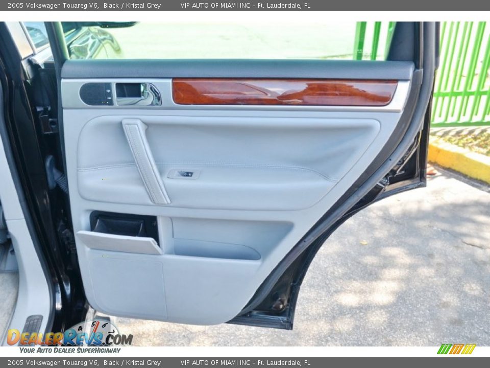 2005 Volkswagen Touareg V6 Black / Kristal Grey Photo #17