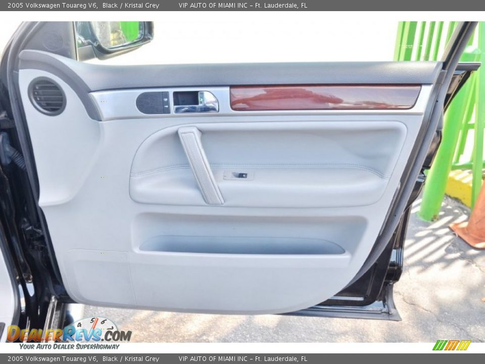 2005 Volkswagen Touareg V6 Black / Kristal Grey Photo #26