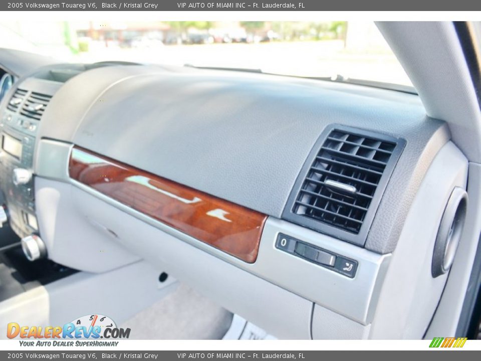2005 Volkswagen Touareg V6 Black / Kristal Grey Photo #29
