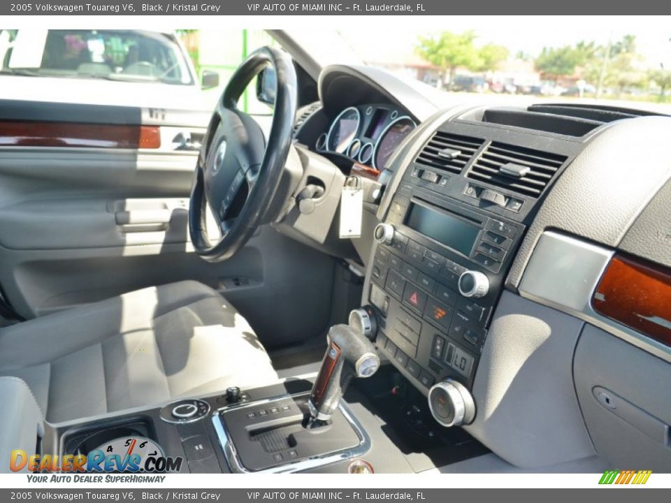 2005 Volkswagen Touareg V6 Black / Kristal Grey Photo #32