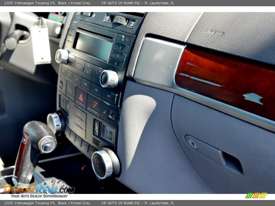 2005 Volkswagen Touareg V6 Black / Kristal Grey Photo #34