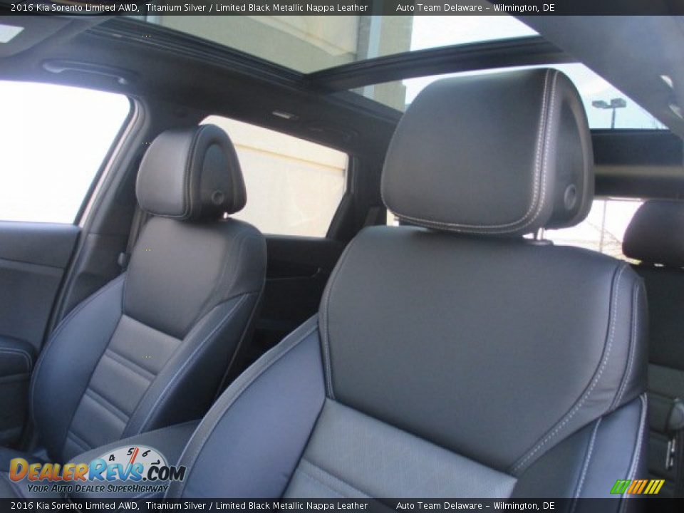 Front Seat of 2016 Kia Sorento Limited AWD Photo #5