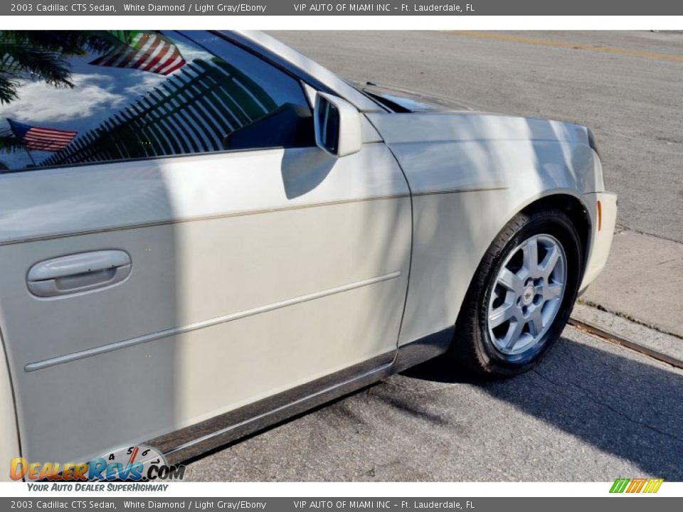 2003 Cadillac CTS Sedan White Diamond / Light Gray/Ebony Photo #7