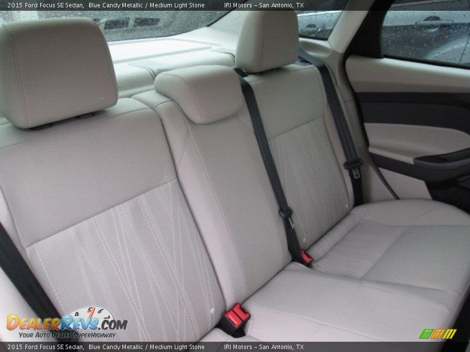 2015 Ford Focus SE Sedan Blue Candy Metallic / Medium Light Stone Photo #11