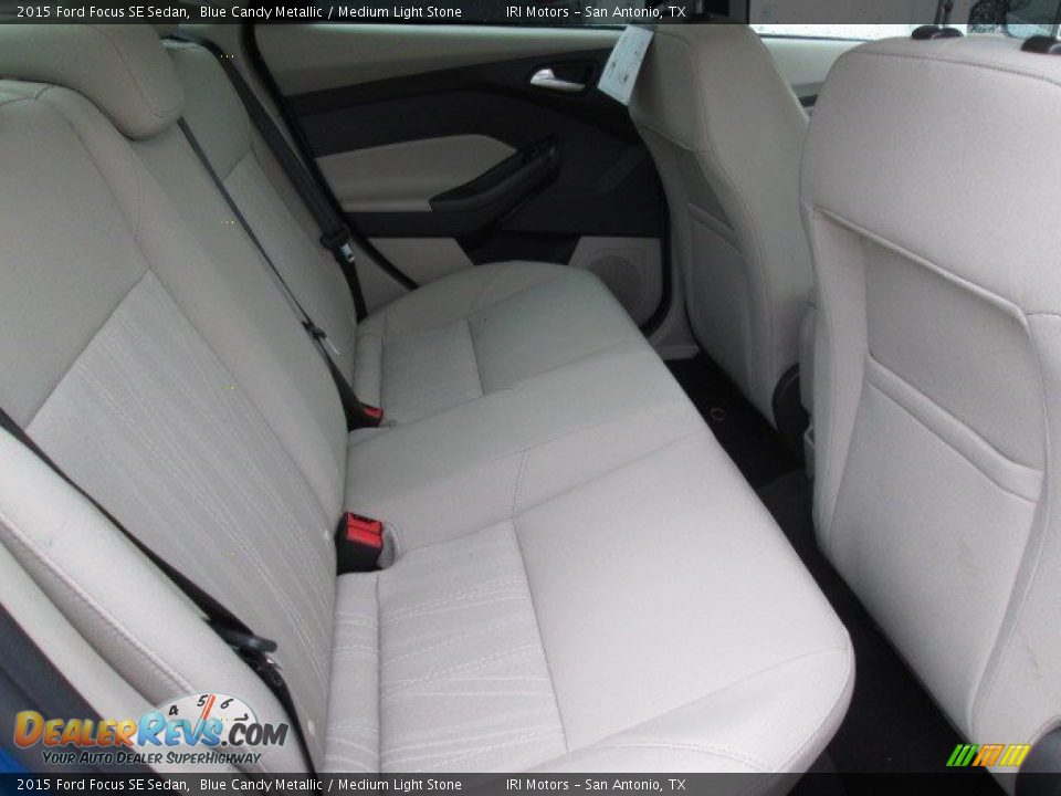 2015 Ford Focus SE Sedan Blue Candy Metallic / Medium Light Stone Photo #12