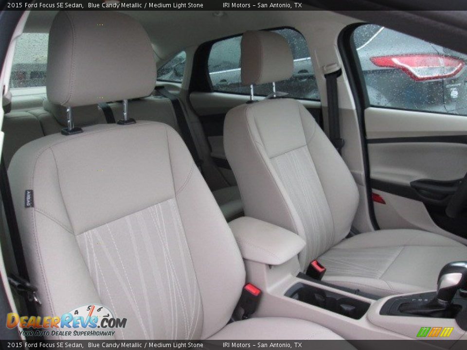 2015 Ford Focus SE Sedan Blue Candy Metallic / Medium Light Stone Photo #13