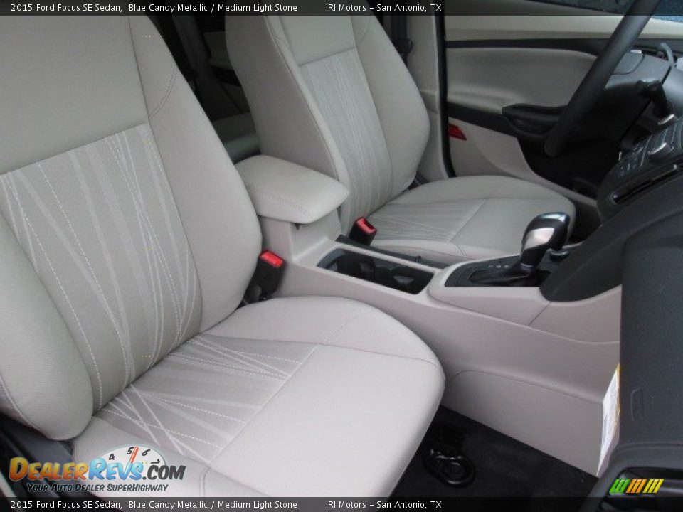 2015 Ford Focus SE Sedan Blue Candy Metallic / Medium Light Stone Photo #14