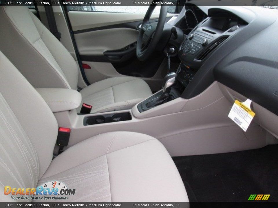 2015 Ford Focus SE Sedan Blue Candy Metallic / Medium Light Stone Photo #15