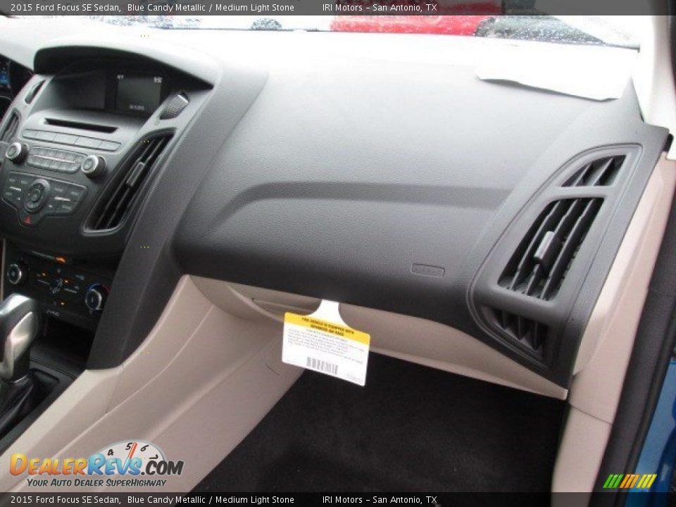 2015 Ford Focus SE Sedan Blue Candy Metallic / Medium Light Stone Photo #17
