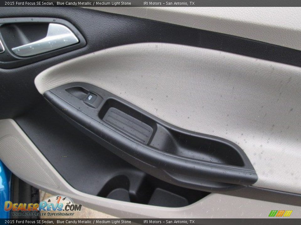 2015 Ford Focus SE Sedan Blue Candy Metallic / Medium Light Stone Photo #18