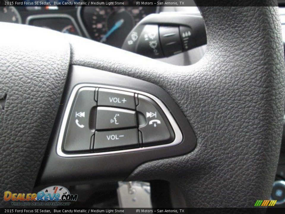 2015 Ford Focus SE Sedan Blue Candy Metallic / Medium Light Stone Photo #28