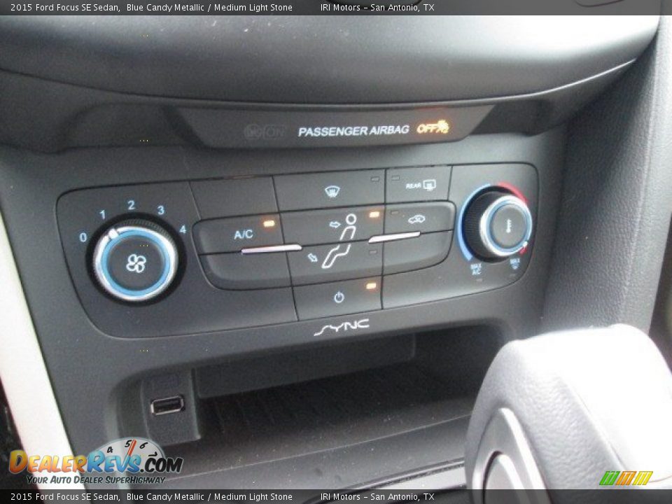 2015 Ford Focus SE Sedan Blue Candy Metallic / Medium Light Stone Photo #30