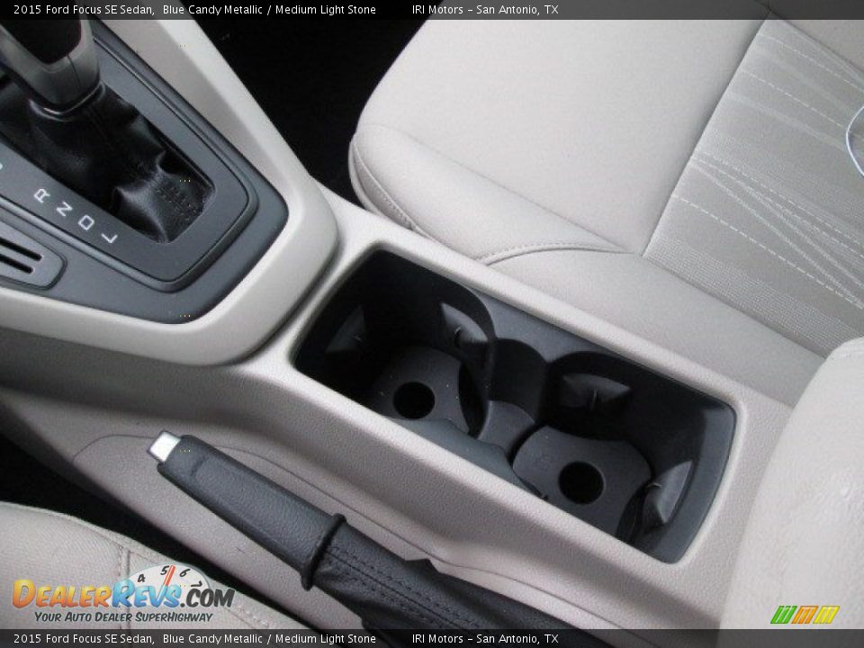 2015 Ford Focus SE Sedan Blue Candy Metallic / Medium Light Stone Photo #32