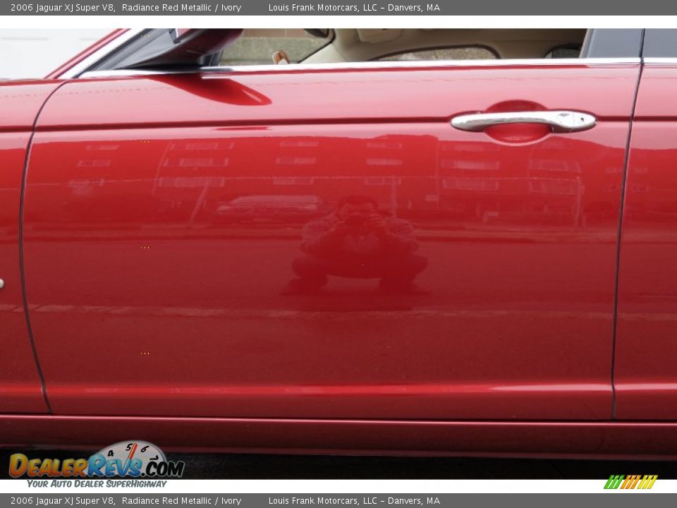 2006 Jaguar XJ Super V8 Radiance Red Metallic / Ivory Photo #36