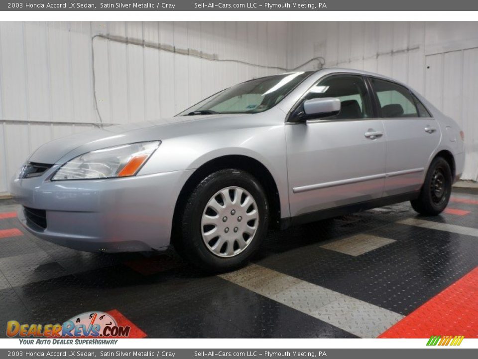 Front 3/4 View of 2003 Honda Accord LX Sedan Photo #2