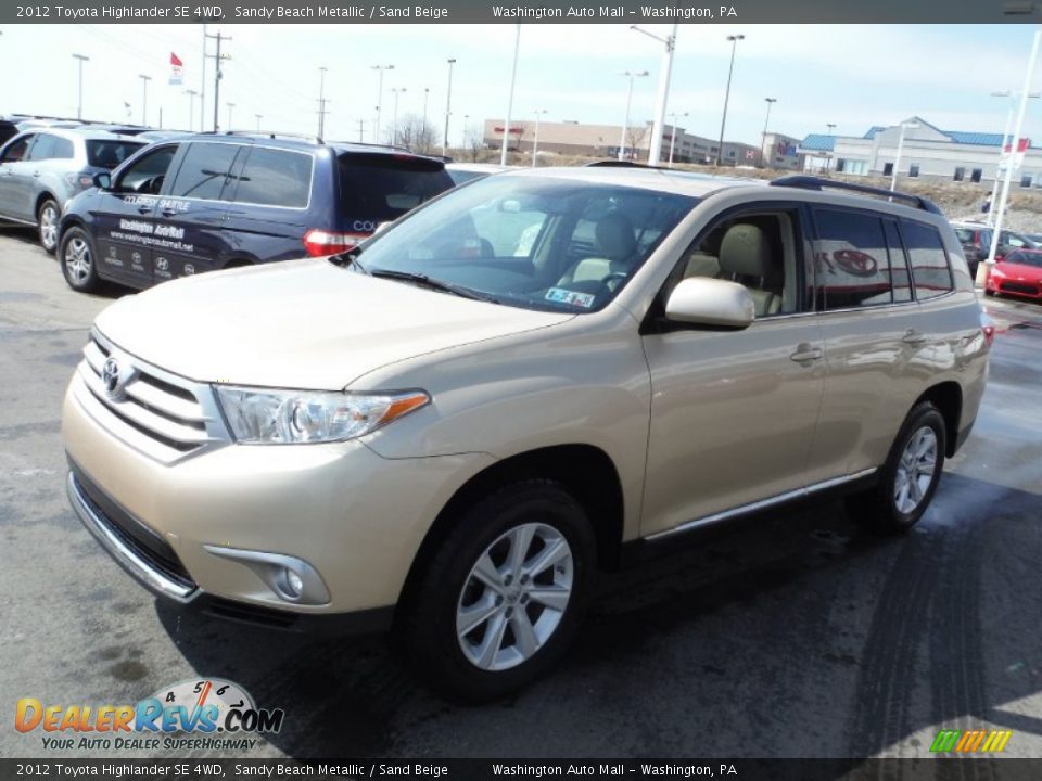 Front 3/4 View of 2012 Toyota Highlander SE 4WD Photo #6