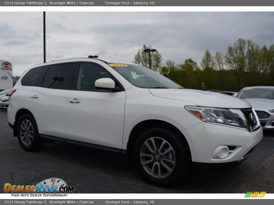 2014 Nissan Pathfinder S Moonlight White / Charcoal Photo #1