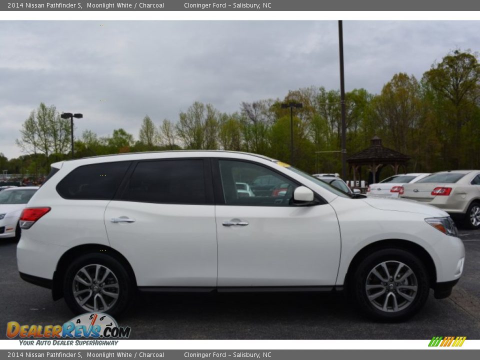 2014 Nissan Pathfinder S Moonlight White / Charcoal Photo #2