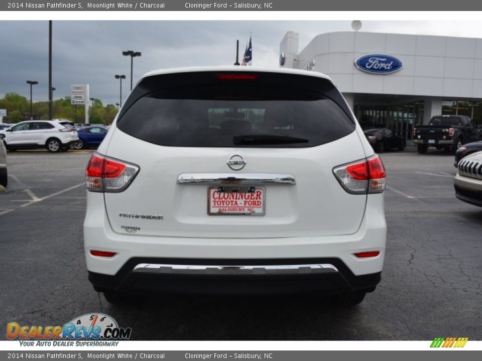 2014 Nissan Pathfinder S Moonlight White / Charcoal Photo #4