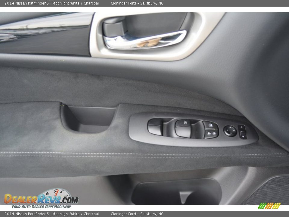 2014 Nissan Pathfinder S Moonlight White / Charcoal Photo #9