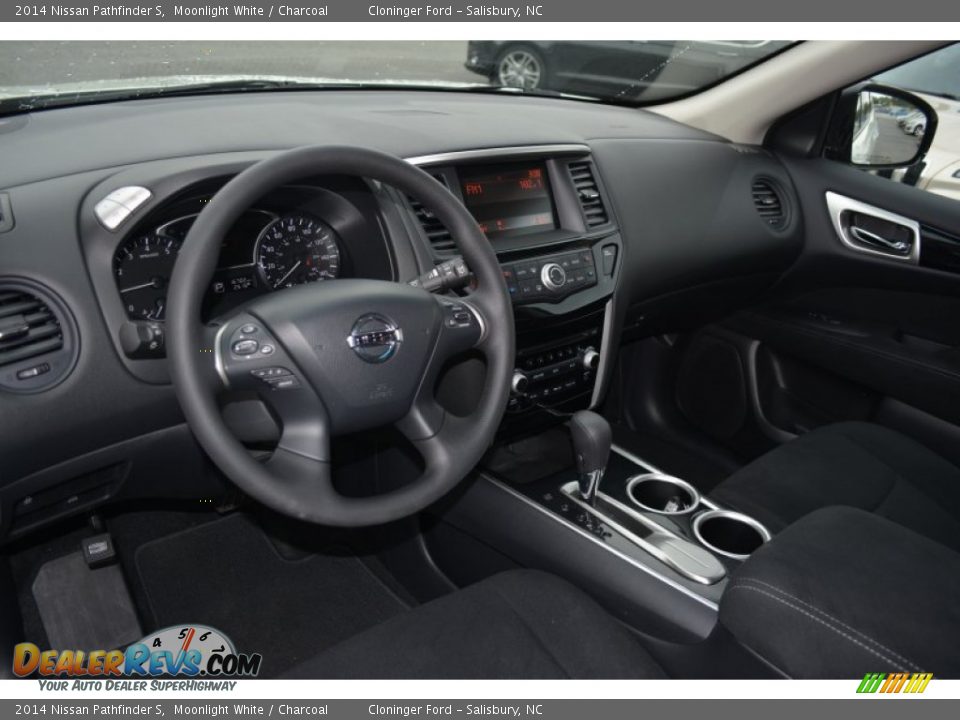 2014 Nissan Pathfinder S Moonlight White / Charcoal Photo #11