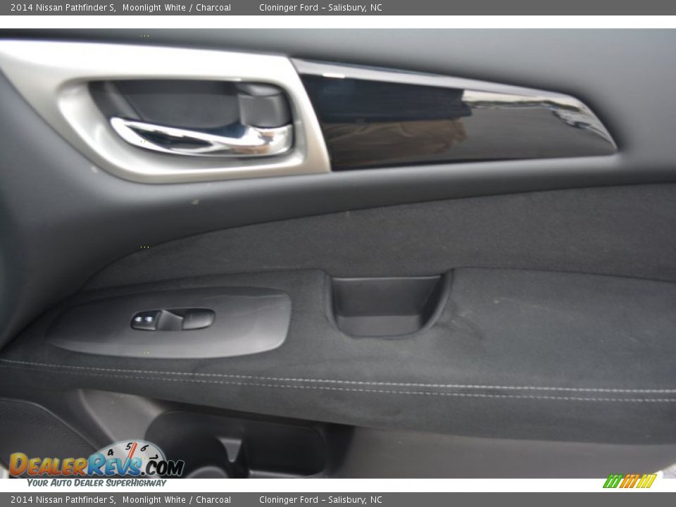 2014 Nissan Pathfinder S Moonlight White / Charcoal Photo #16