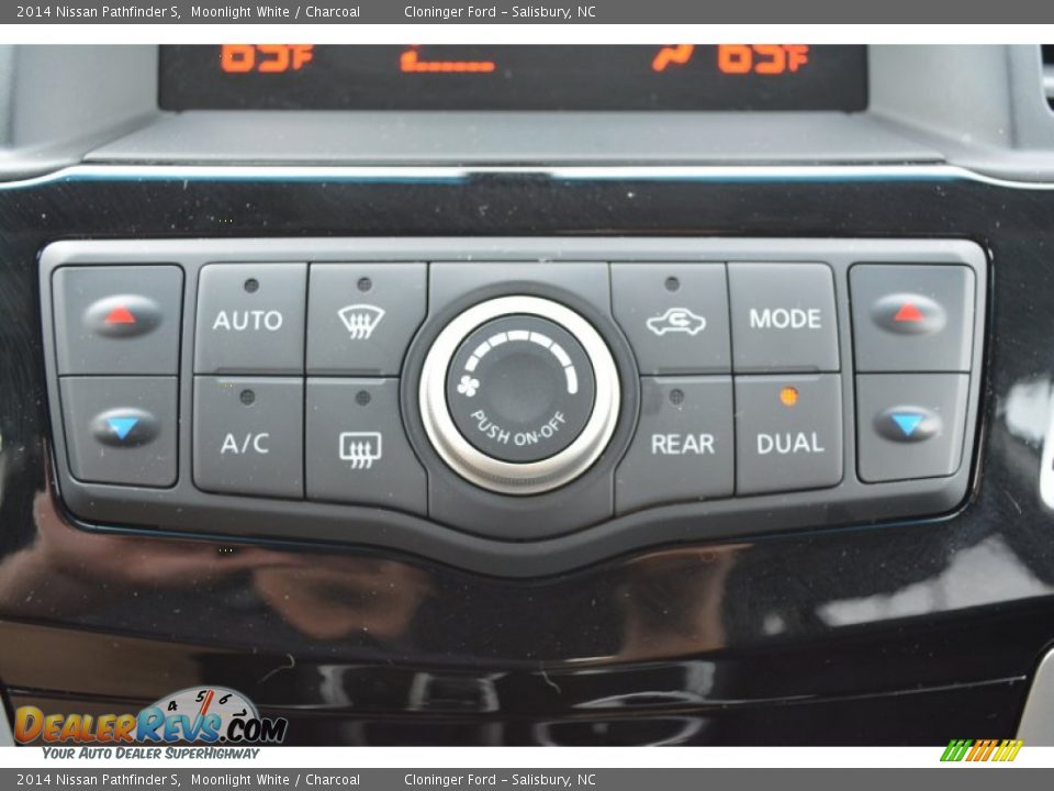 2014 Nissan Pathfinder S Moonlight White / Charcoal Photo #20