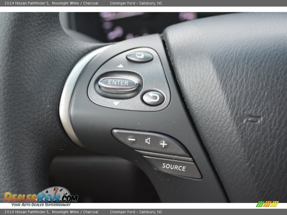 2014 Nissan Pathfinder S Moonlight White / Charcoal Photo #21