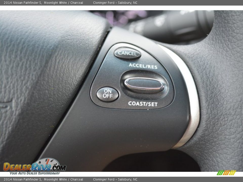 2014 Nissan Pathfinder S Moonlight White / Charcoal Photo #22