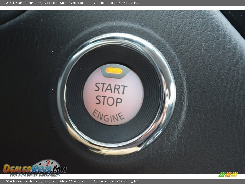 2014 Nissan Pathfinder S Moonlight White / Charcoal Photo #26