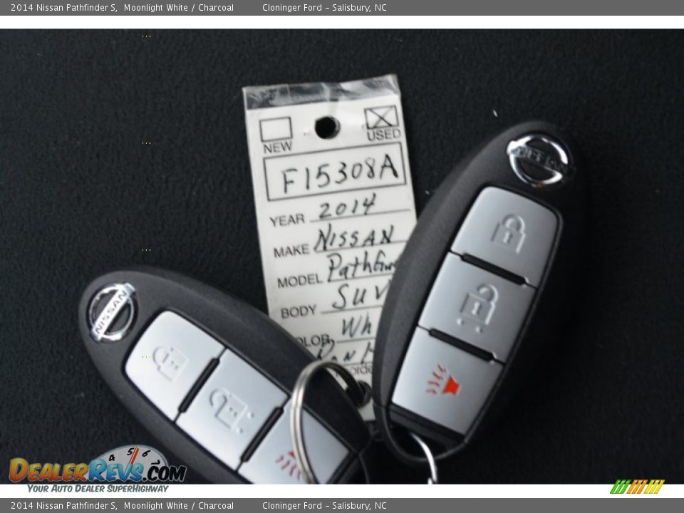 2014 Nissan Pathfinder S Moonlight White / Charcoal Photo #27