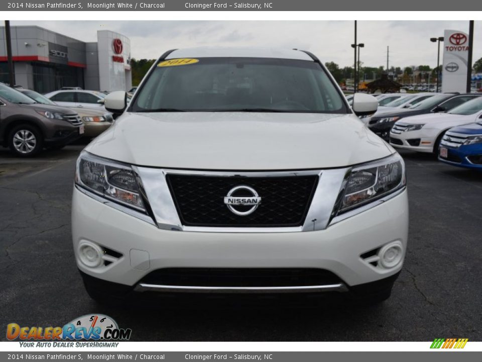 2014 Nissan Pathfinder S Moonlight White / Charcoal Photo #28